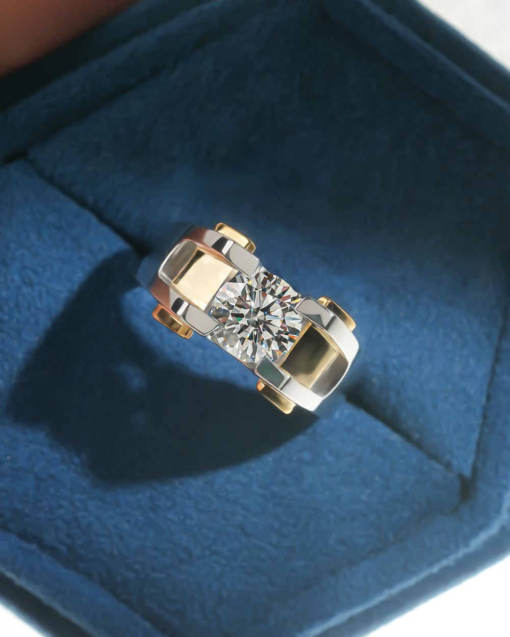 Round Solitaire Engagement Ring, Design code: R122