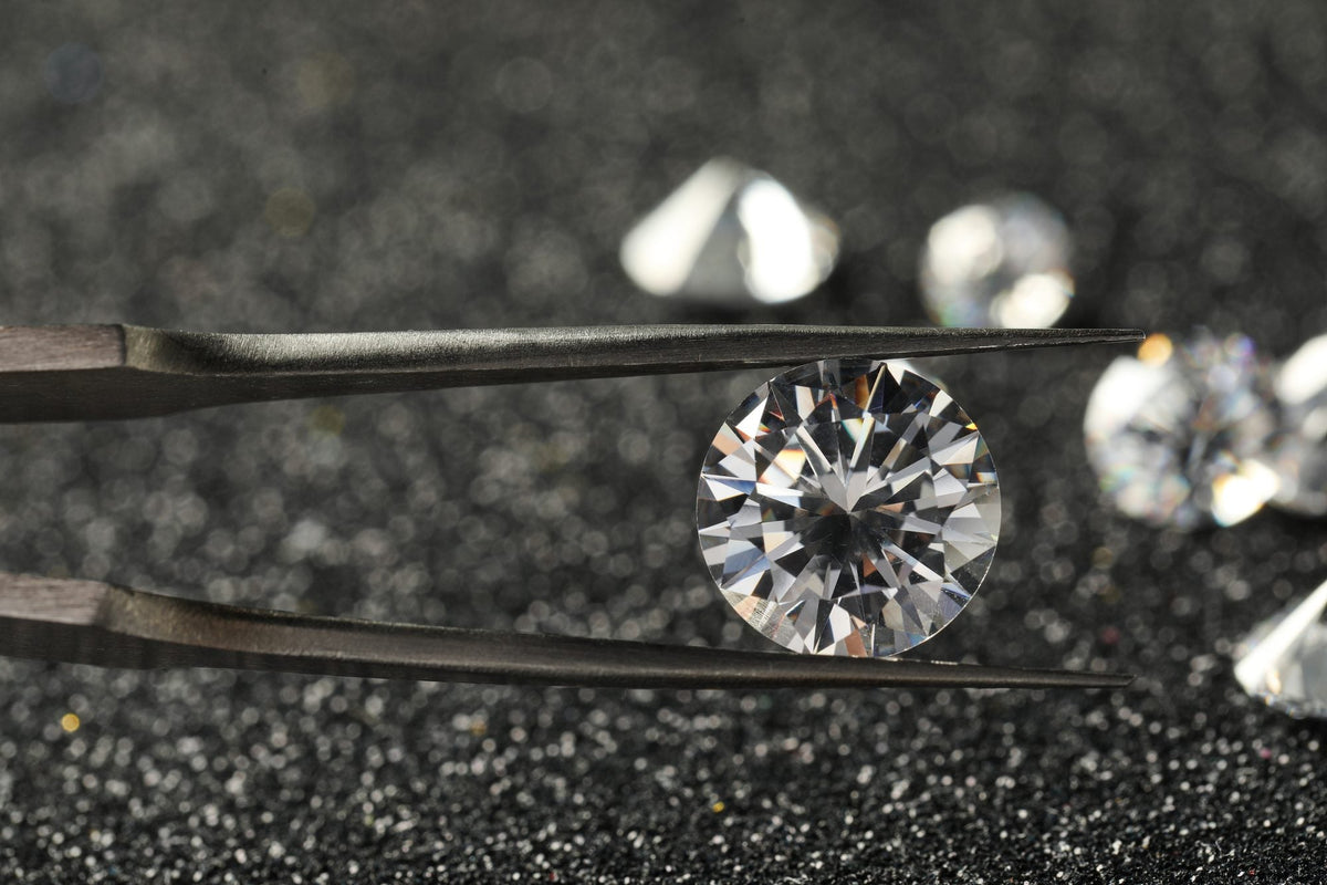How Big Is a 4 Carat Diamond? What It Looks Like on the Hand