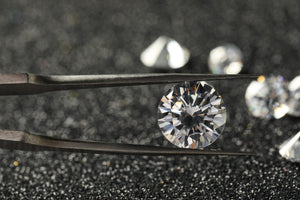 How Big Is a 4 Carat Diamond? What It Looks Like on the Hand