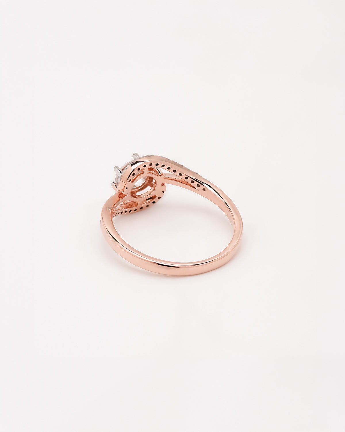Back view of round lab grown diamond twisted pavé ring showing band and gallery detail