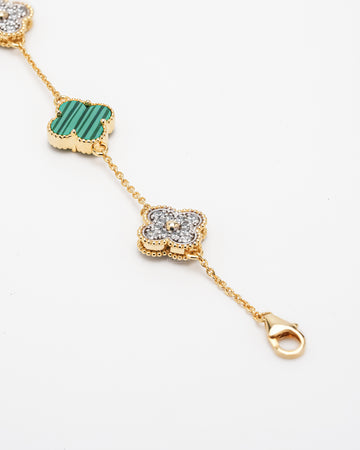 Clover malachite bracelet showing the lobster clasp and chain