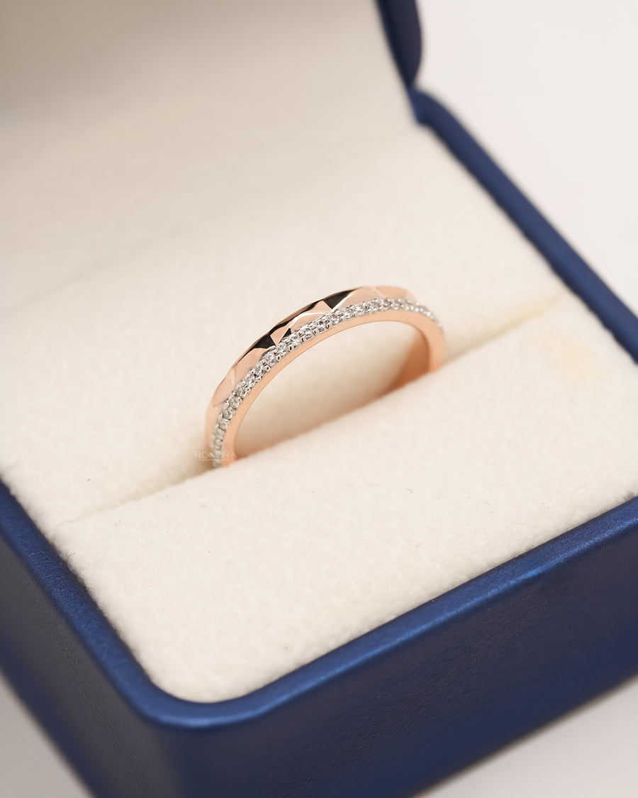 Isolde split lab grown diamond pavé band in rose gold inside Ronora box