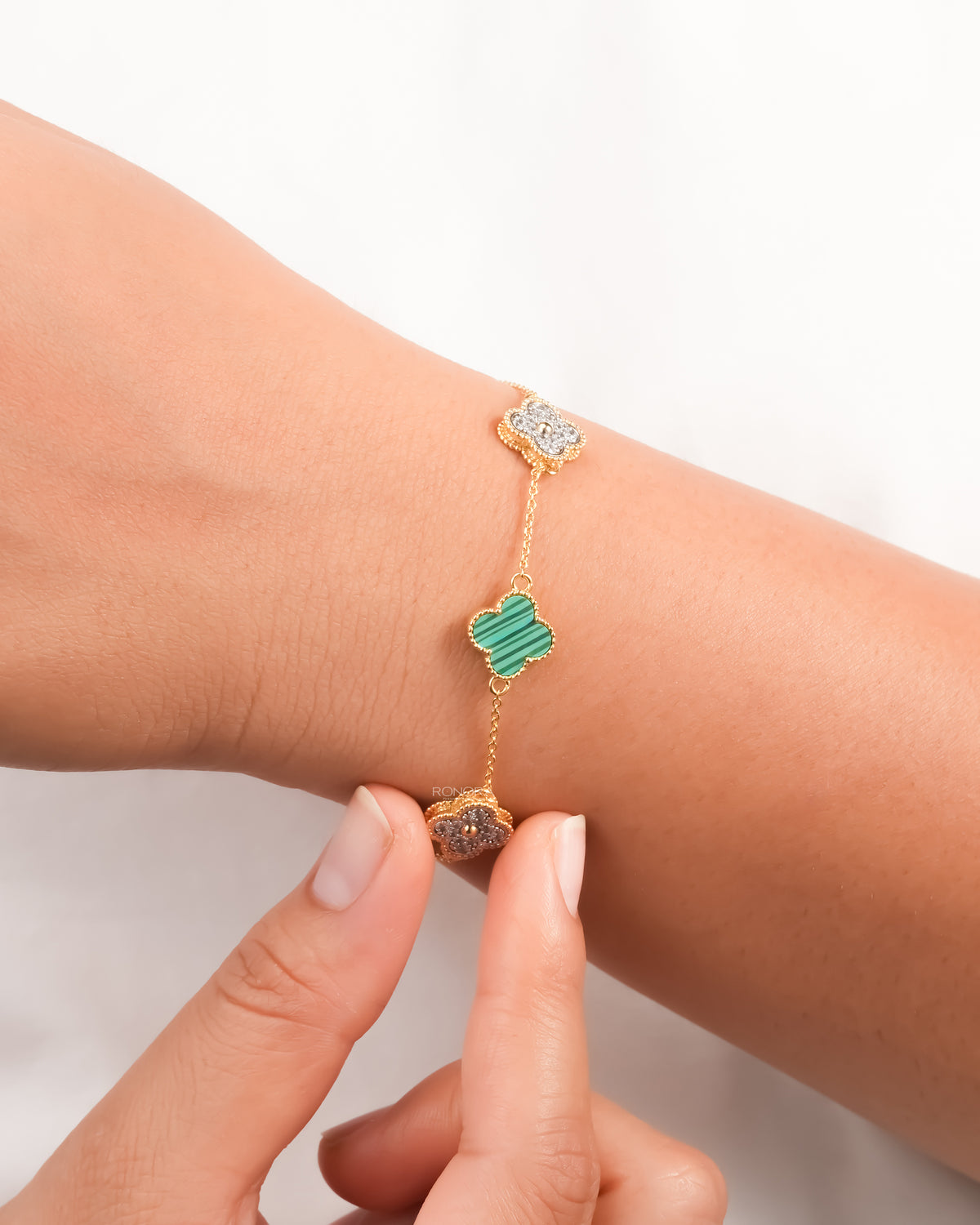 Fastening the clover malachite bracelet on the wrist