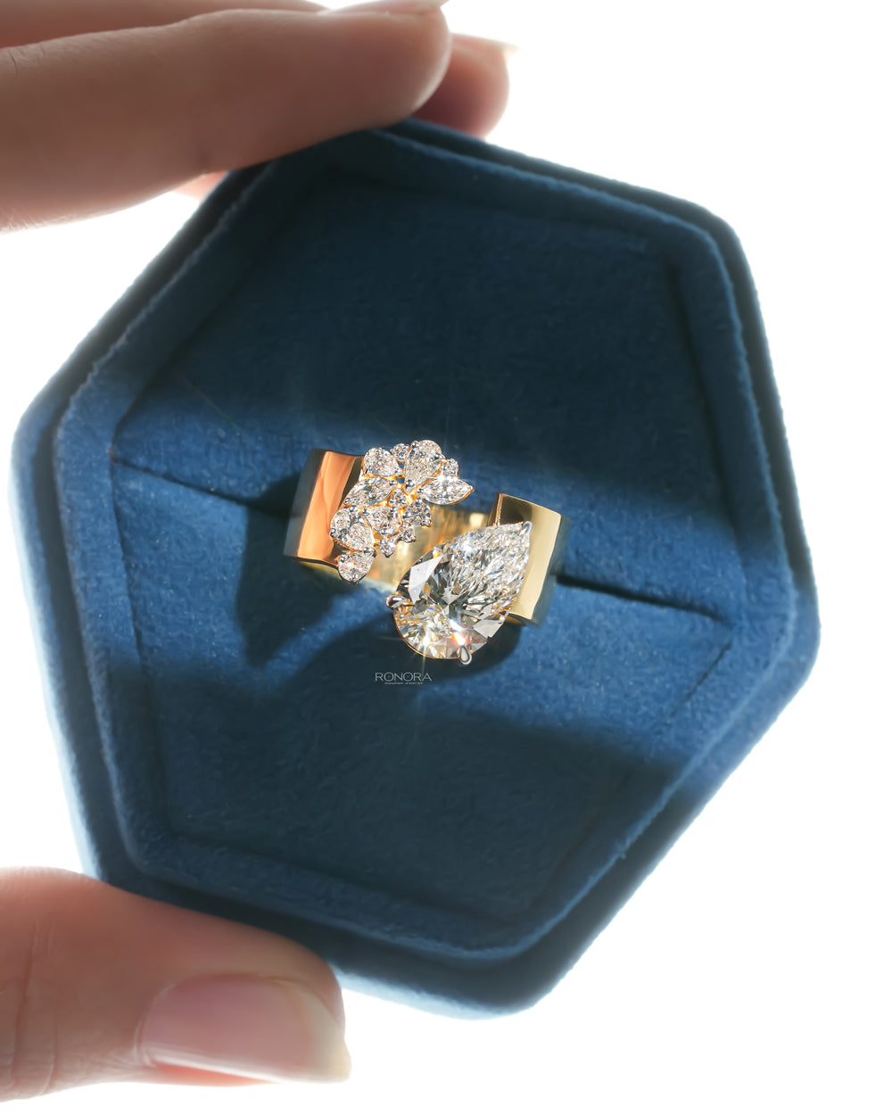 Pear Toi et Moi Ring, Design code: R136
