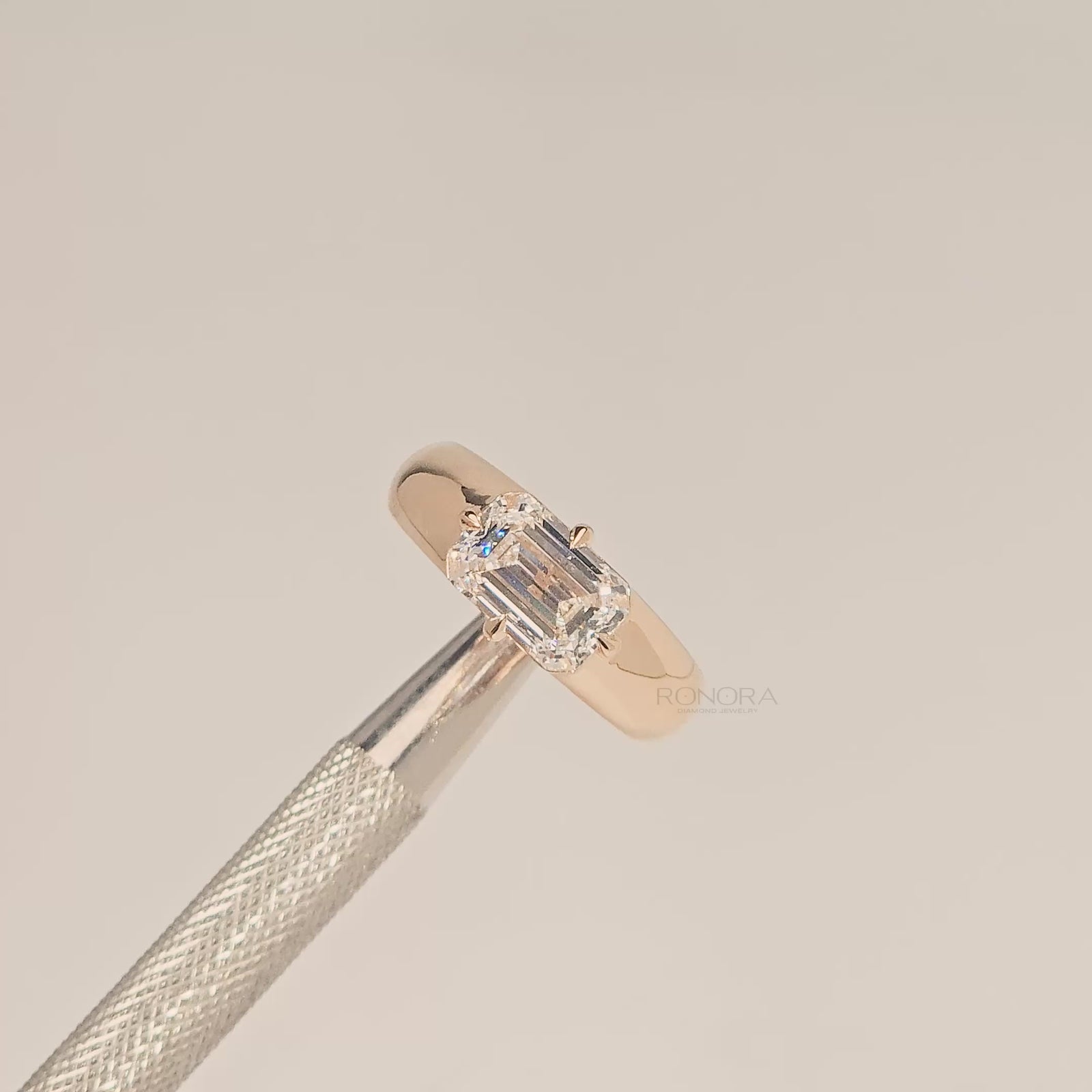 Close-up video of emerald lab grown diamond signet ring showing side profile