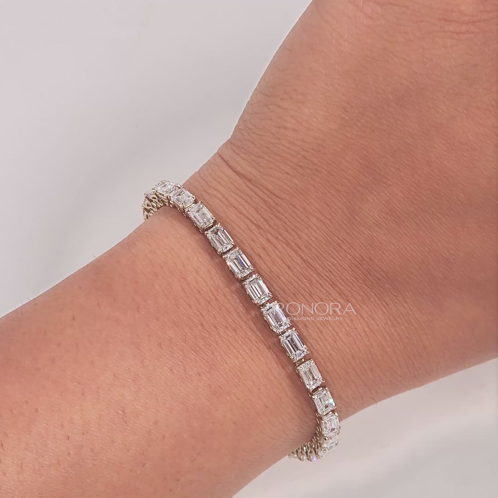 Video of emerald lab grown diamond tennis bracelet on wrist
